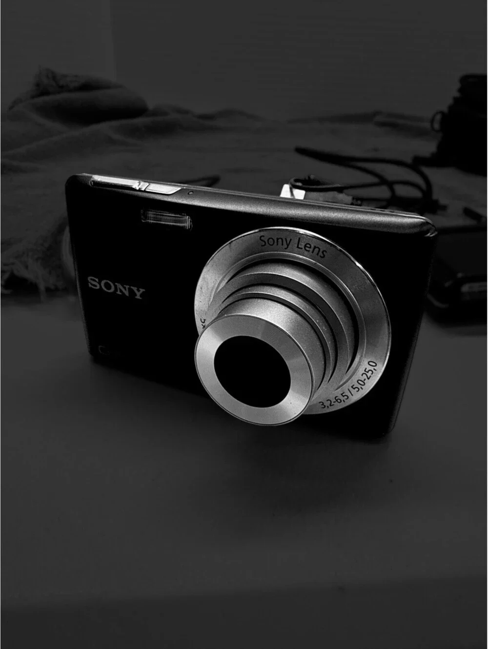 Sony Cybershot DSC-W620 Digital Compact Camera Working w/ 5x Optical Zoom Lens